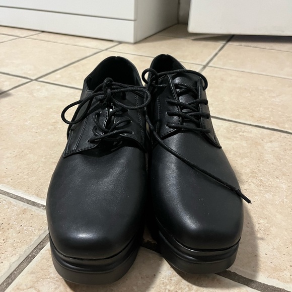 black platform low top shoes - Picture 2 of 3